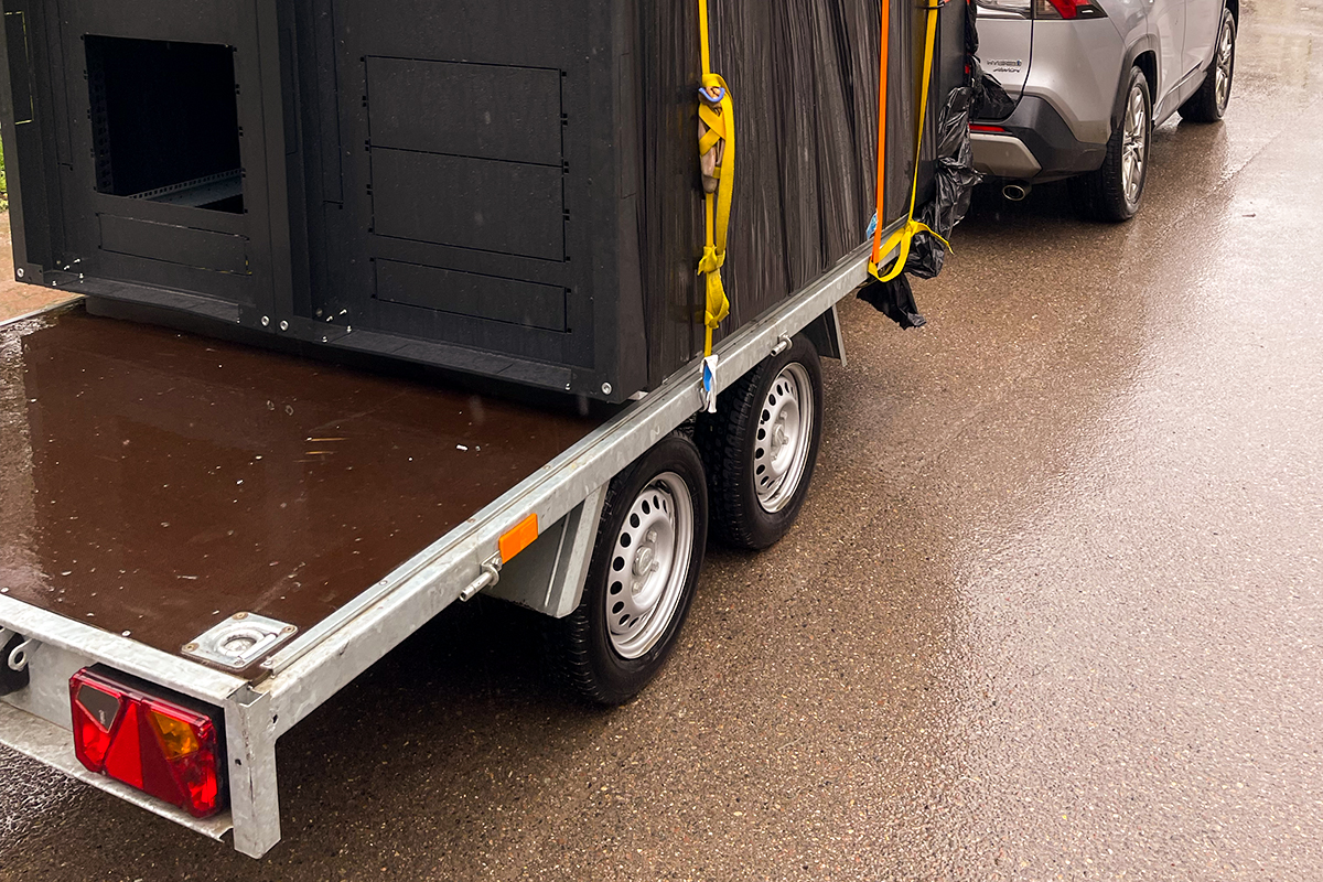 Transport przyczepy platformowej