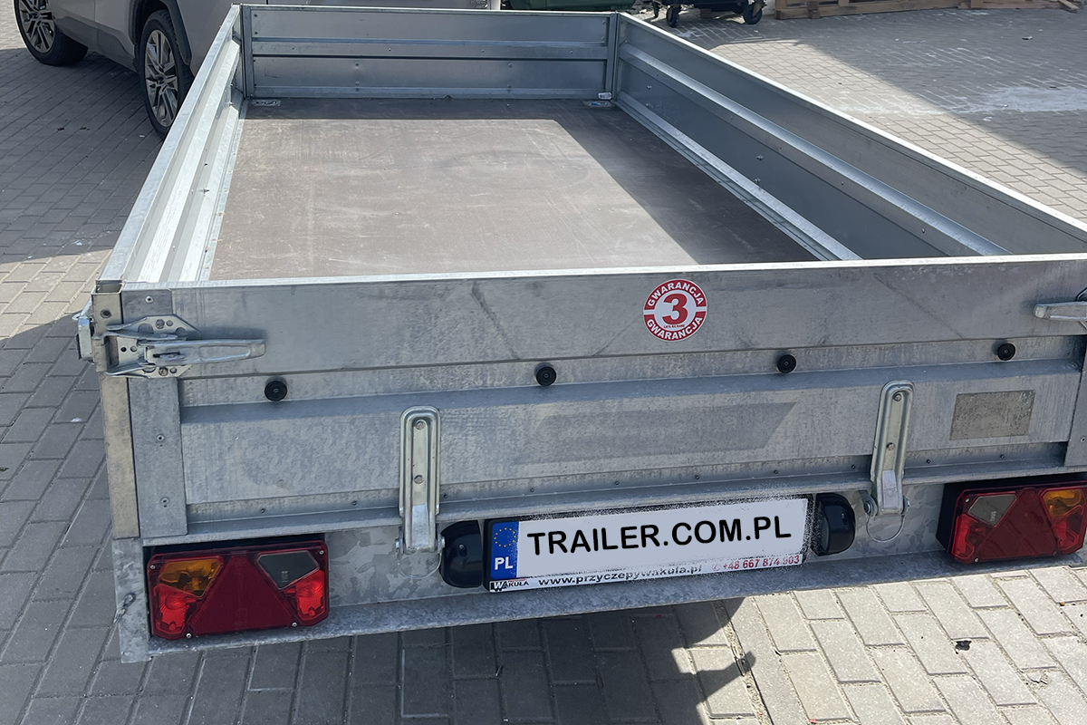 Przyczepa z burtami zdejmowanymi